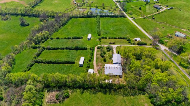 583 College Road, Paris, KY 40361
