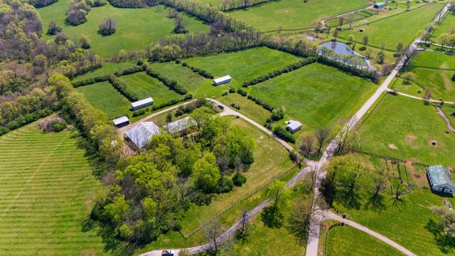 583 College Road, Paris, KY 40361
