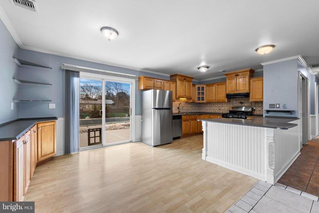 5 FRESNO ST, Barnegat, NJ 08005