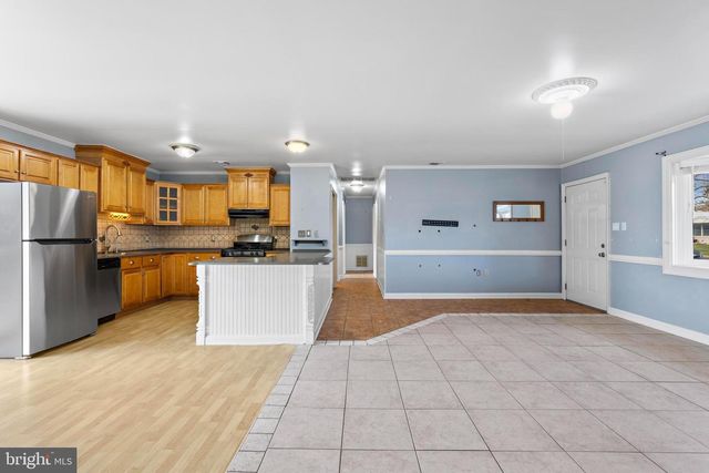 5 FRESNO ST, Barnegat, NJ 08005