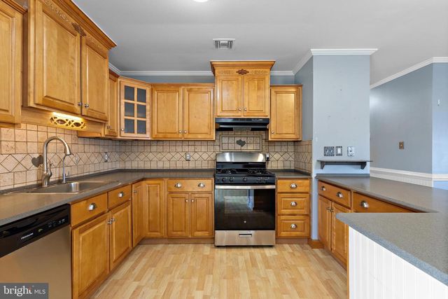 5 FRESNO ST, Barnegat, NJ 08005