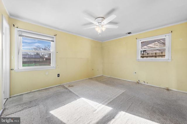 5 FRESNO ST, Barnegat, NJ 08005