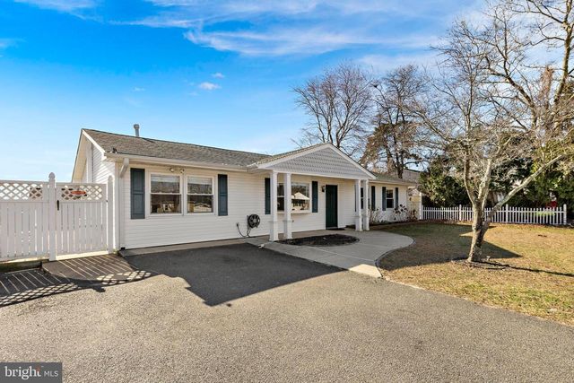 5 FRESNO ST, Barnegat, NJ 08005
