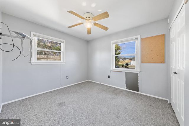 5 FRESNO ST, Barnegat, NJ 08005