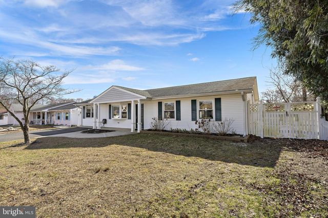 5 FRESNO ST, Barnegat, NJ 08005