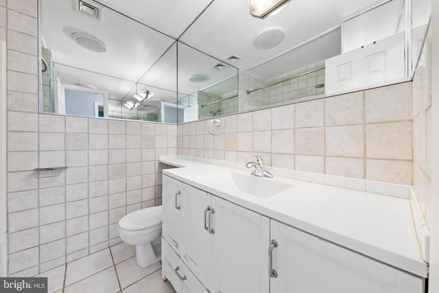 5 FRESNO ST, Barnegat, NJ 08005