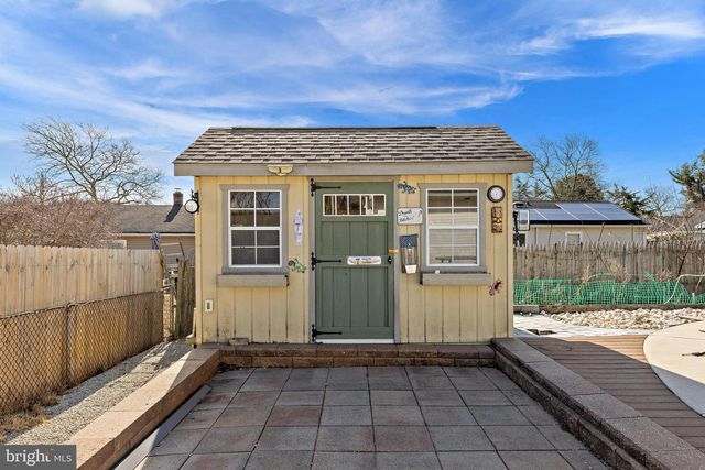 5 FRESNO ST, Barnegat, NJ 08005