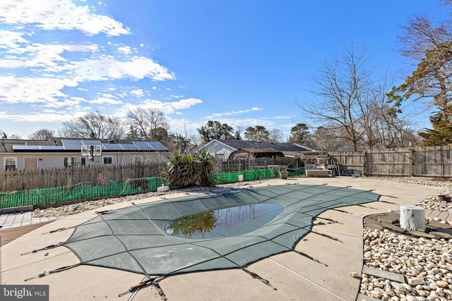 5 FRESNO ST, Barnegat, NJ 08005
