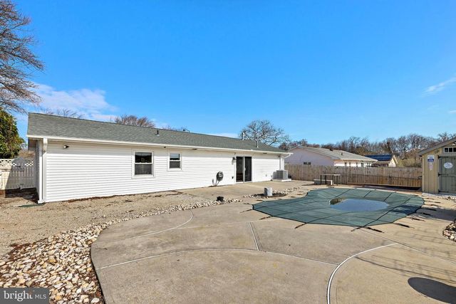 5 FRESNO ST, Barnegat, NJ 08005