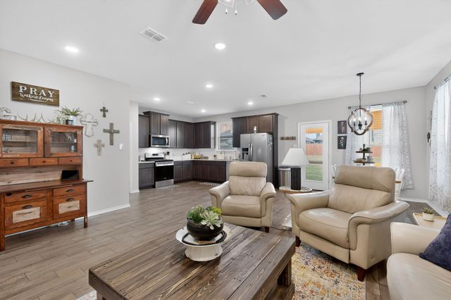 645 Pawprint Hollow, Godley, TX 76044