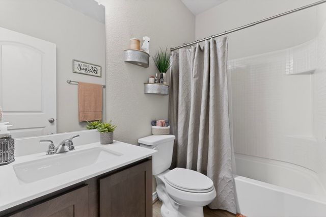 645 Pawprint Hollow, Godley, TX 76044