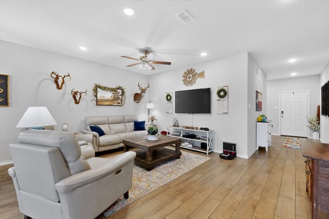 645 Pawprint Hollow, Godley, TX 76044