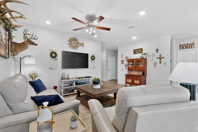 645 Pawprint Hollow, Godley, TX 76044
