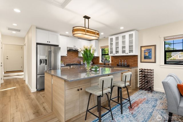 346 10th Avenue, Kirkland, WA 98033