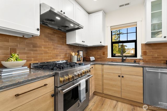 346 10th Avenue, Kirkland, WA 98033