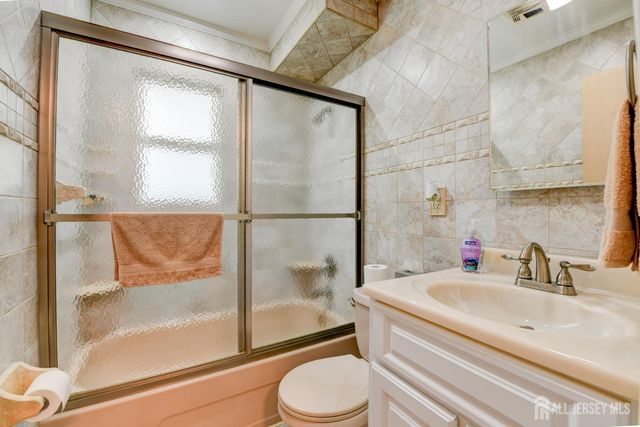 57 E William Street, Fords, NJ 08863