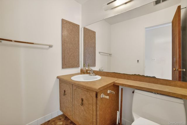 126 Coachlight Square, Montrose, NY 10548