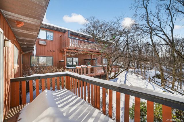 126 Coachlight Square, Montrose, NY 10548