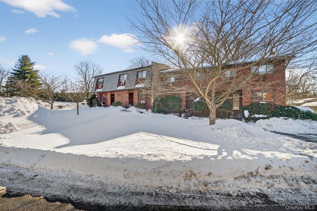 126 Coachlight Square, Montrose, NY 10548