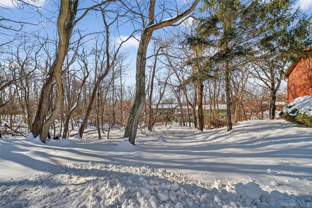 126 Coachlight Square, Montrose, NY 10548