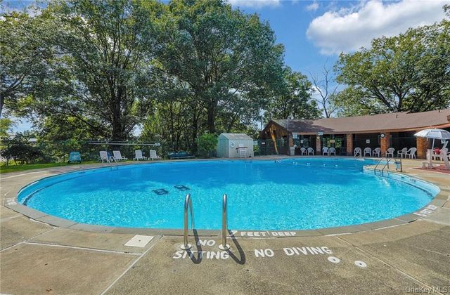 126 Coachlight Square, Montrose, NY 10548