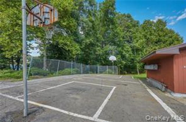 126 Coachlight Square, Montrose, NY 10548