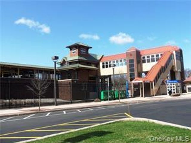 126 Coachlight Square, Montrose, NY 10548