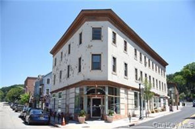 126 Coachlight Square, Montrose, NY 10548