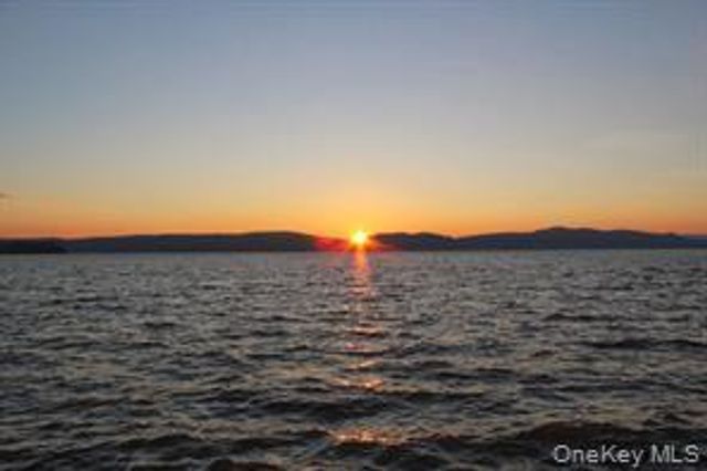 126 Coachlight Square, Montrose, NY 10548