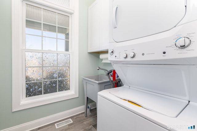 4 Goldfinch Terrace, East Lyme, CT 06333