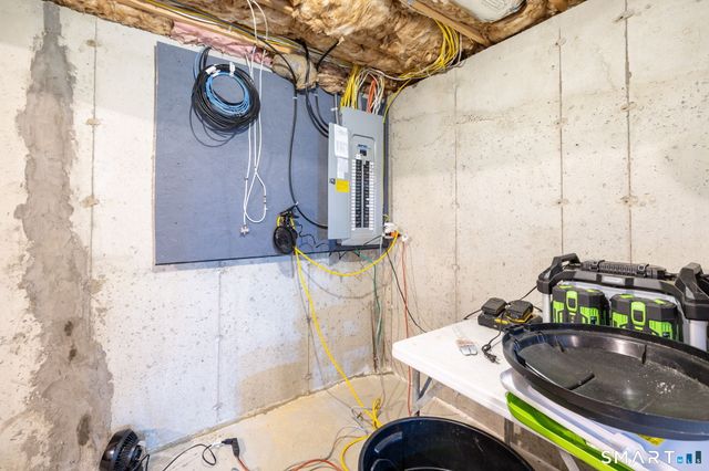 4 Goldfinch Terrace, East Lyme, CT 06333