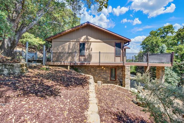 140 Alamo Dr, Vacaville, CA 95688