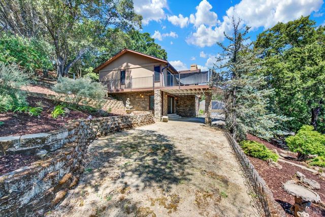 140 Alamo Dr, Vacaville, CA 95688