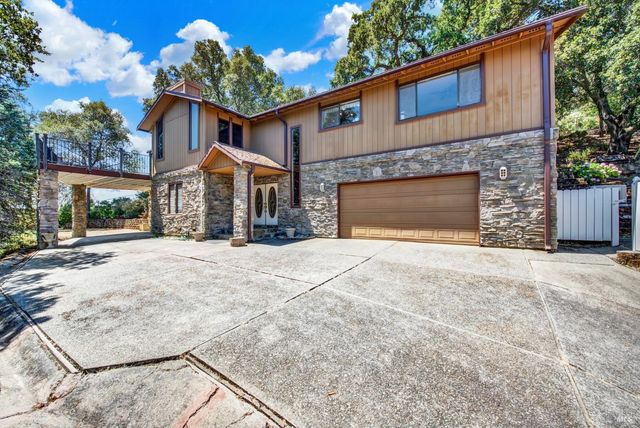 140 Alamo Dr, Vacaville, CA 95688