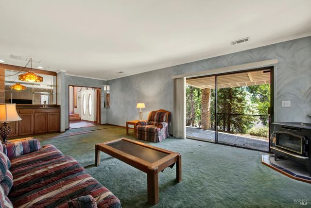 140 Alamo Dr, Vacaville, CA 95688
