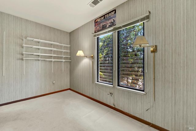 140 Alamo Dr, Vacaville, CA 95688