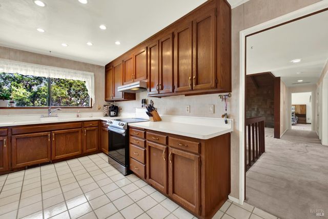 140 Alamo Dr, Vacaville, CA 95688