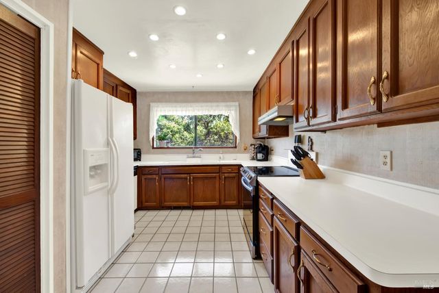 140 Alamo Dr, Vacaville, CA 95688
