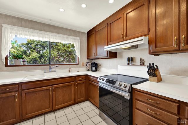140 Alamo Dr, Vacaville, CA 95688