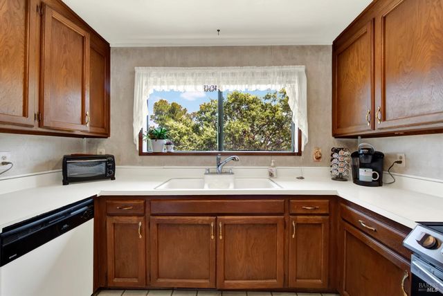 140 Alamo Dr, Vacaville, CA 95688
