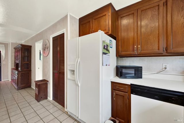 140 Alamo Dr, Vacaville, CA 95688