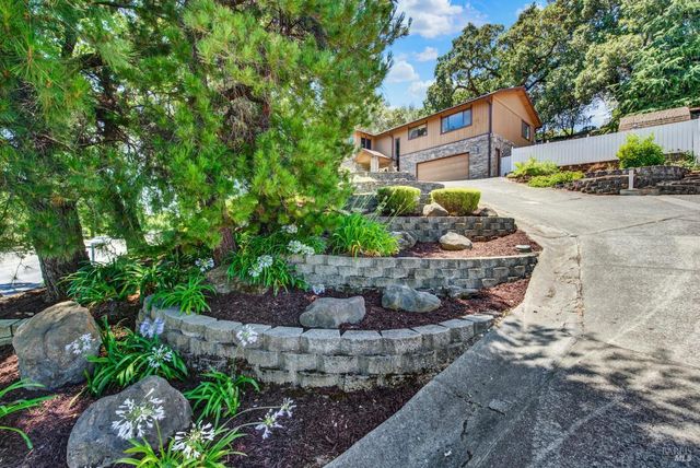 140 Alamo Dr, Vacaville, CA 95688