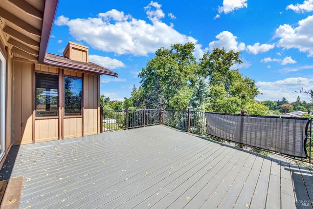 140 Alamo Dr, Vacaville, CA 95688