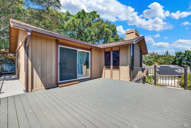 140 Alamo Dr, Vacaville, CA 95688
