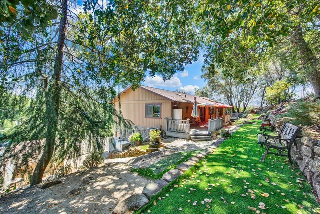 140 Alamo Dr, Vacaville, CA 95688