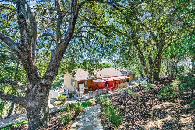 140 Alamo Dr, Vacaville, CA 95688