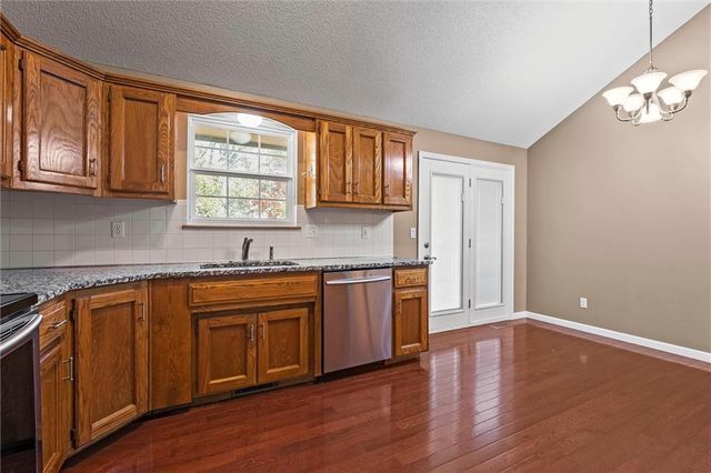 8804 NE 73rd Terrace, Kansas City, MO 64158