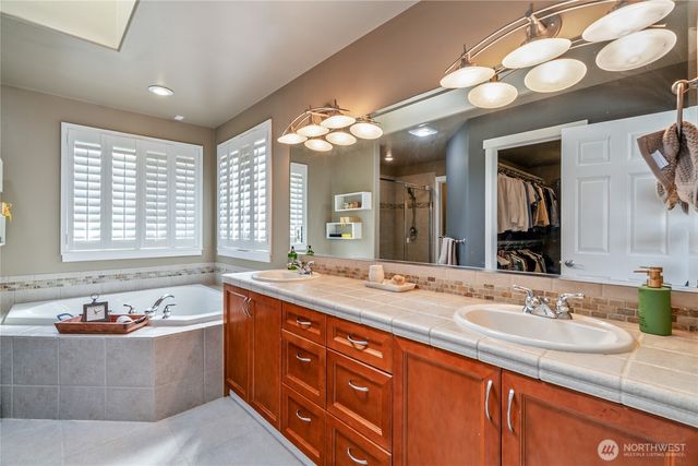 12925 SE 216th Place, Kent, WA 98031