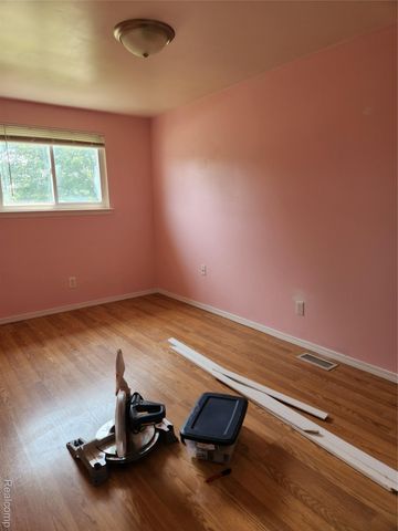 29600 Pine Street, Inkster, MI 48141