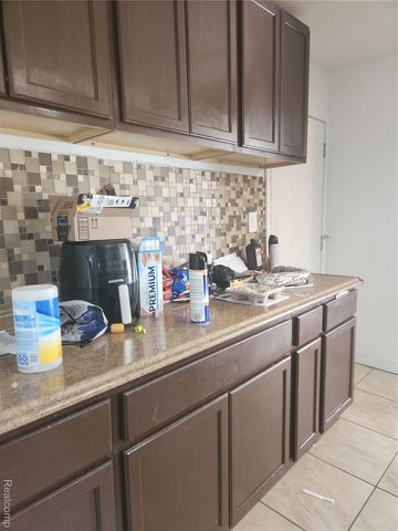 29600 Pine Street, Inkster, MI 48141